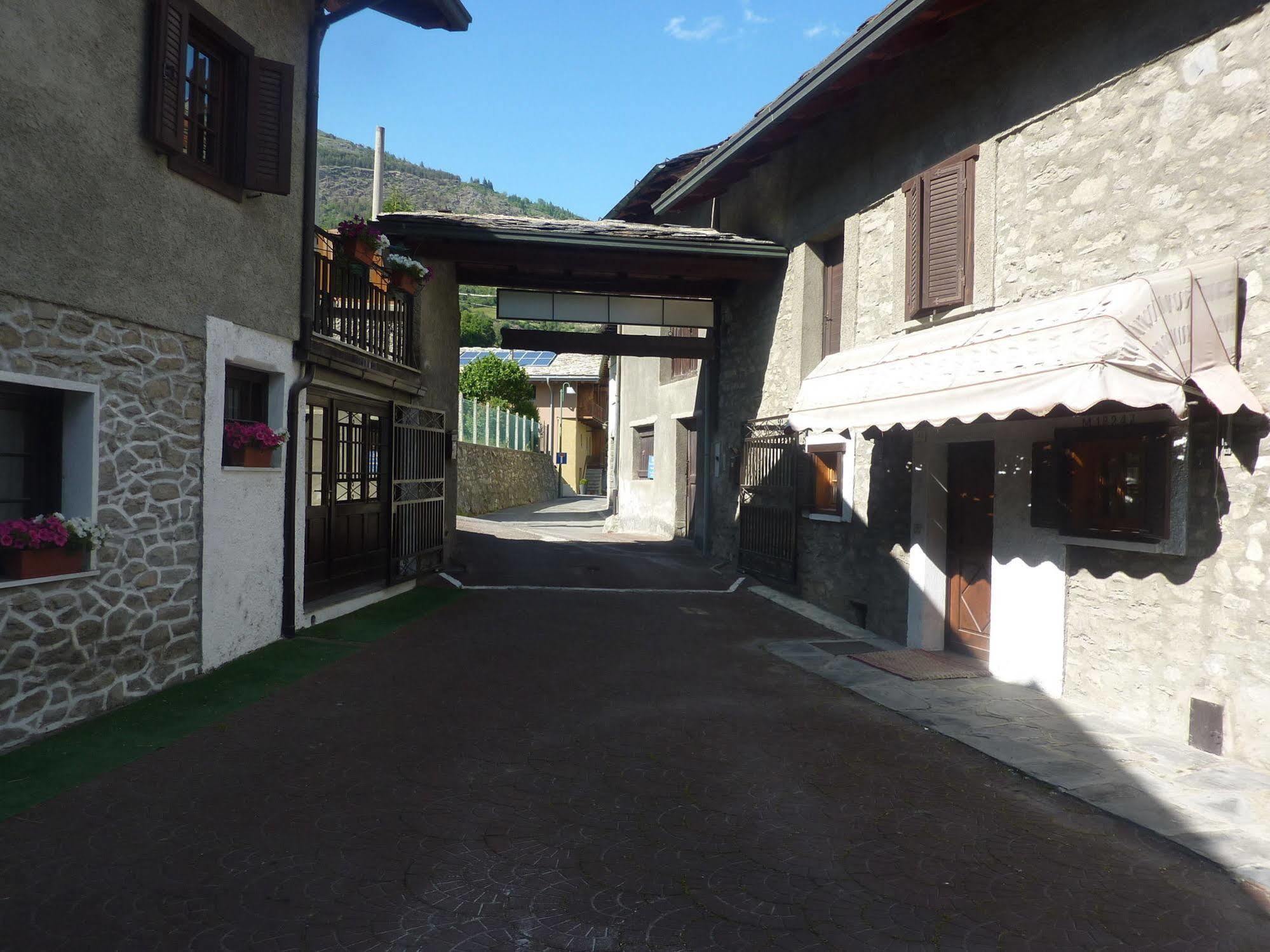 B&B La Vieille Meison De Pappa Sarre Buitenkant foto